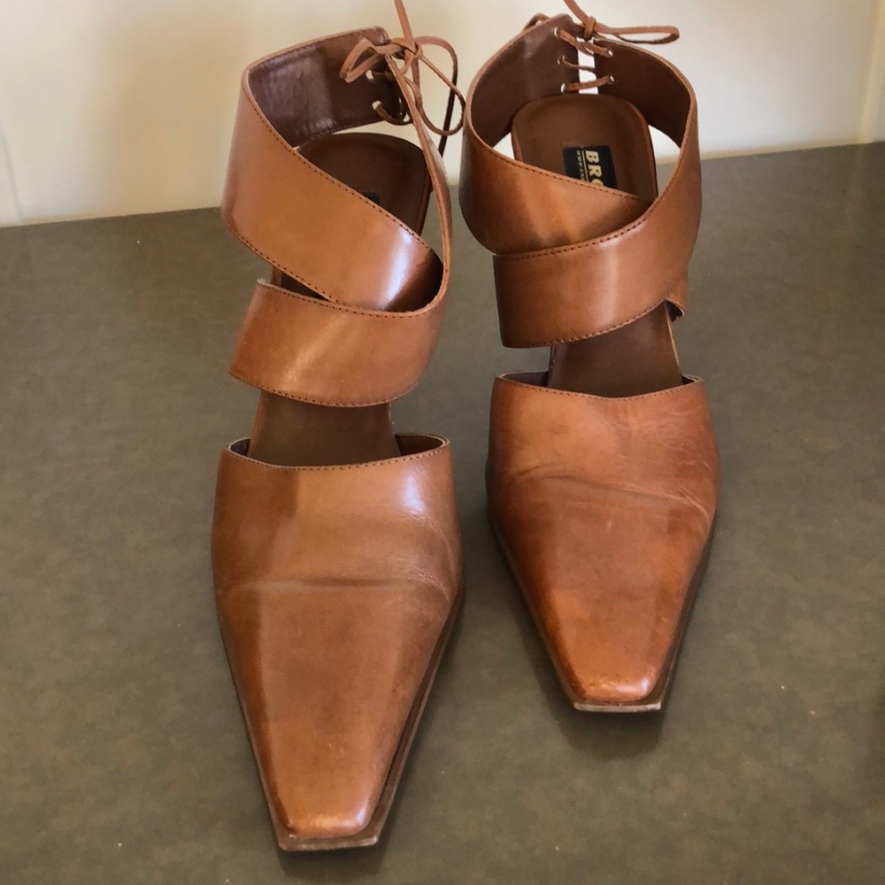 Bronx Vintage Closed Toe Ankle Strap Heel Size 7.5